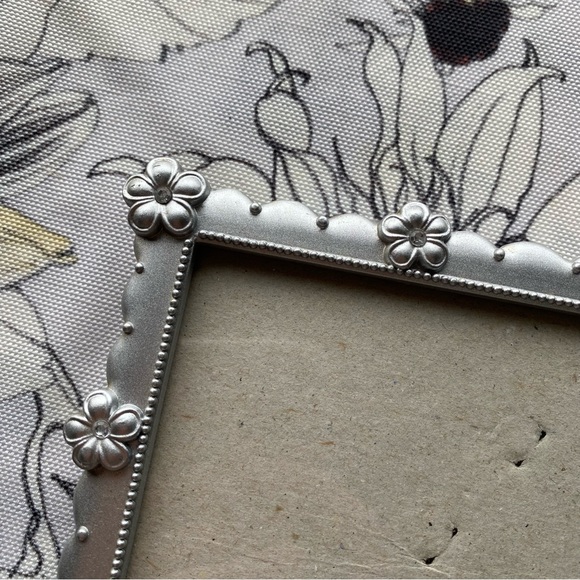 Connoisseur Floral Trim Metal Picture Frame Silver Tone with Glass - Picture 2 of 7